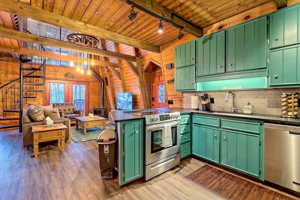 Near Downtown Helen - Hottub, Sauna, Game Room, Fire Pit Экстерьер фото